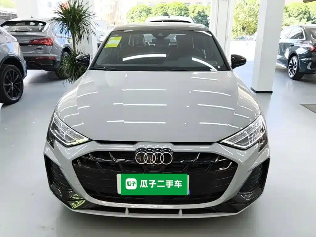 Audi A3 2026 Sportback 35TFSI Flying Spur Luxury Edition + Luxury Package — миниатюра 3