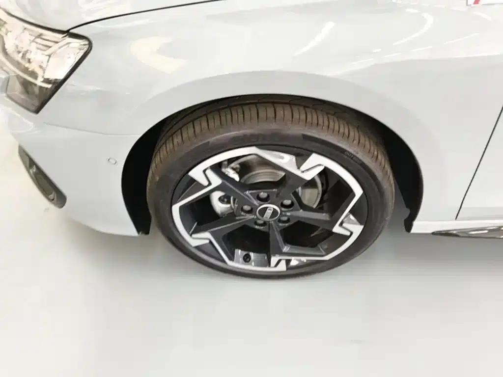 Audi A3 2026 Sportback 35TFSI Flying Spur Luxury Edition + Luxury Package — миниатюра 23