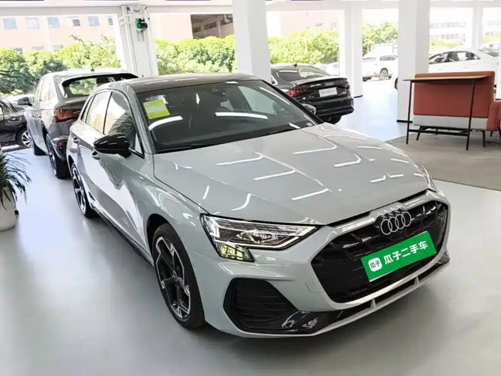 Audi A3 2026 Sportback 35TFSI Flying Spur Luxury Edition + Luxury Package — миниатюра 4