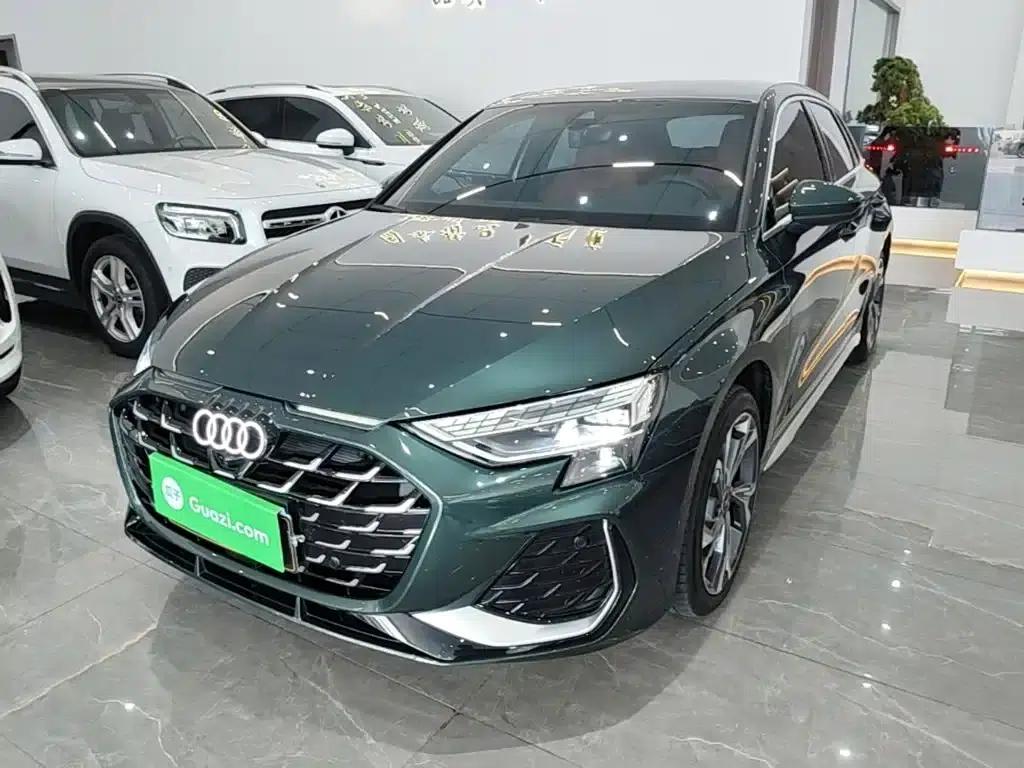 Audi A3 2026 Sportback 35TFSI Flying Spur Luxury Edition — миниатюра 1