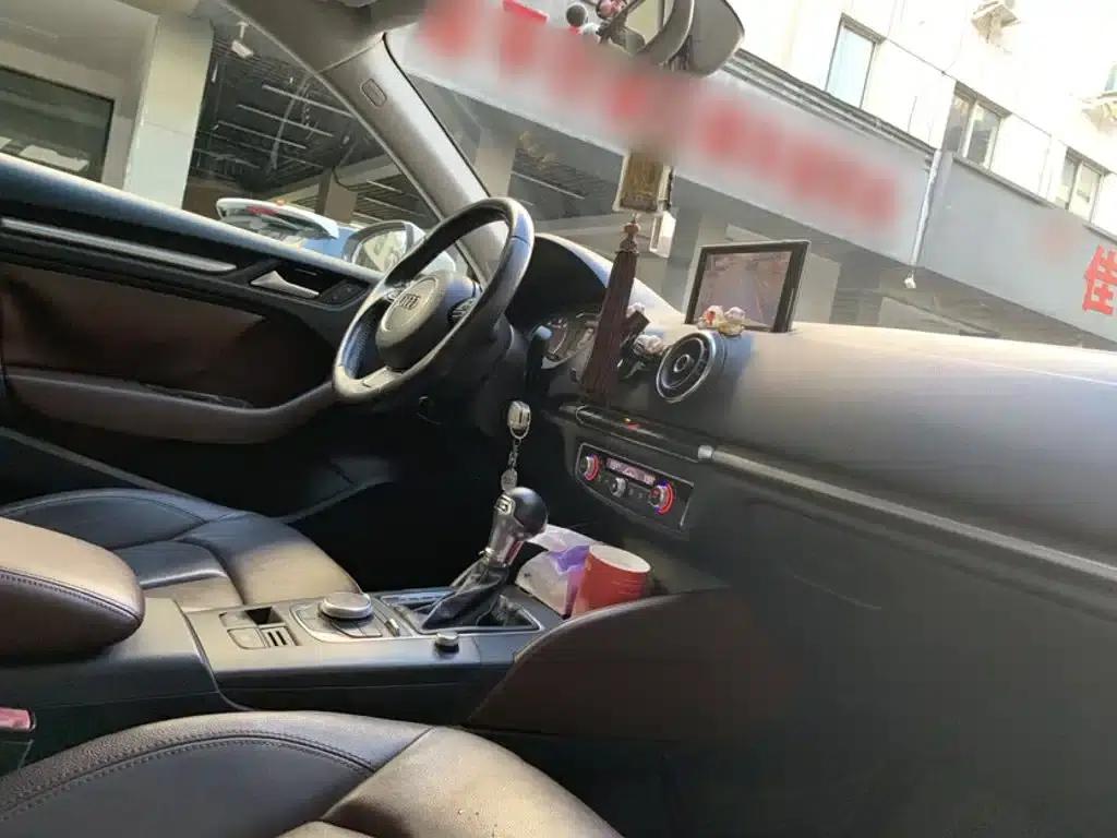 Audi A3 2015 Sportback 40 TFSI Automatic Comfort — миниатюра 2