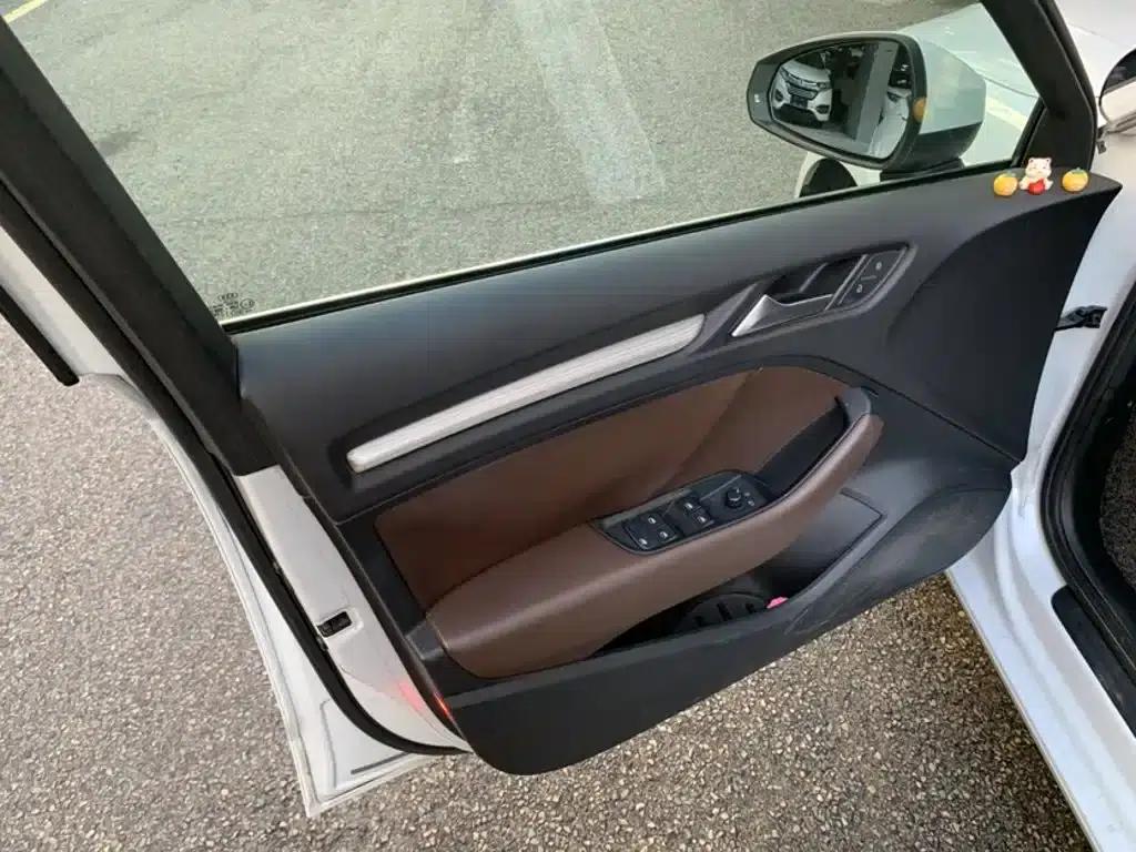 Audi A3 2015 Sportback 40 TFSI Automatic Comfort — миниатюра 4