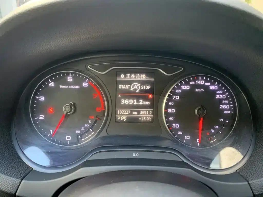 Audi A3 2015 Sportback 40 TFSI Automatic Comfort — миниатюра 5