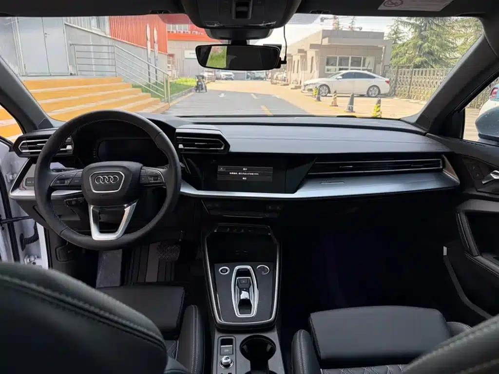 Audi A3 2025 A3L Limousine 35TFSI Flying Spur Premium Edition — миниатюра 9