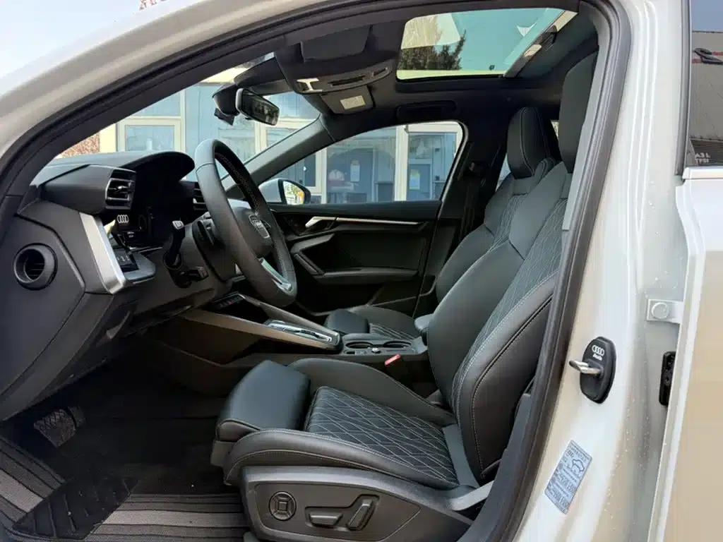 Audi A3 2025 A3L Limousine 35TFSI Flying Spur Premium Edition — миниатюра 10