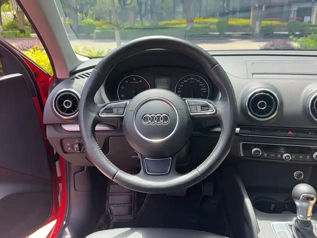 Audi A3 2015 Limousine 35 TFSI Millionth Anniversary Comfort Edition — миниатюра 4