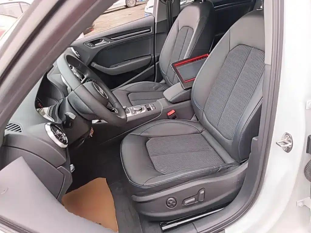 Audi A3 2018 30th Anniversary Edition Sportback 35 TFSI Fashion Model — миниатюра 15