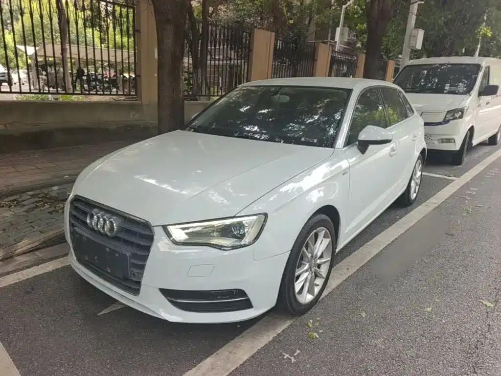 Audi A3 2014 Sportback 35 TFSI Automatic Entry-Level Model — миниатюра 2