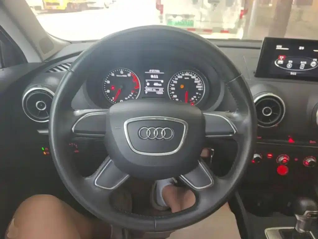 Audi A3 2014 Sportback 35 TFSI Automatic Entry-Level Model — миниатюра 11