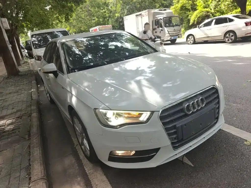 Audi A3 2014 Sportback 35 TFSI Automatic Entry-Level Model — миниатюра 4
