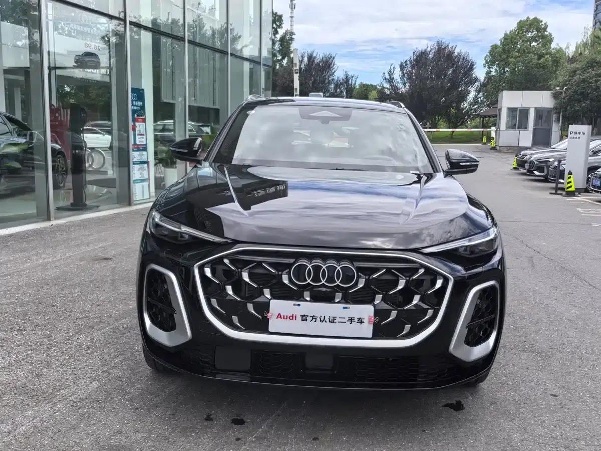 Audi Q5L 2026 2.0T Exclusive Edition for Million Users — миниатюра 2