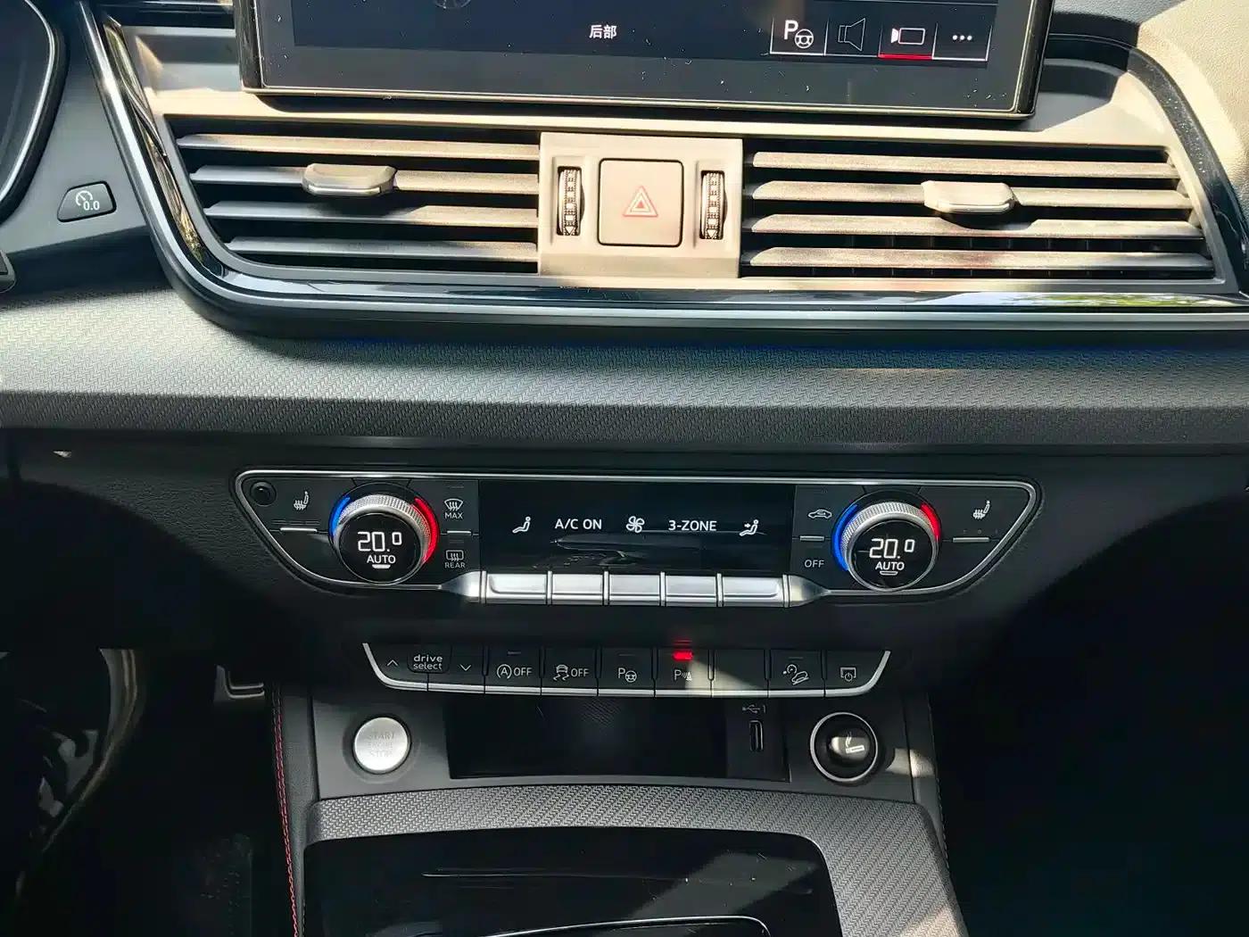 Audi Q5L 2022 40T RS Package Sport Edition — миниатюра 13