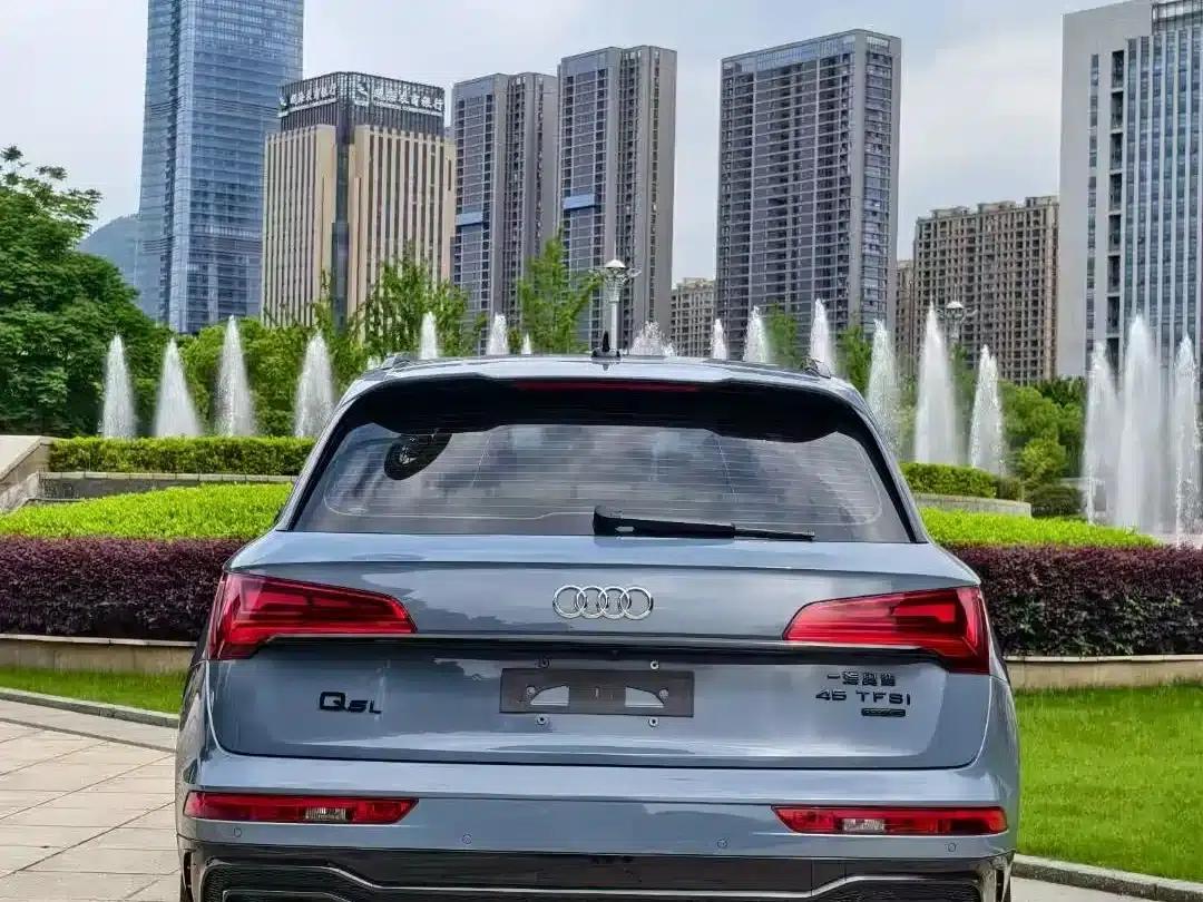 Audi Q5L 2022 40T RS Package Sport Edition — миниатюра 17