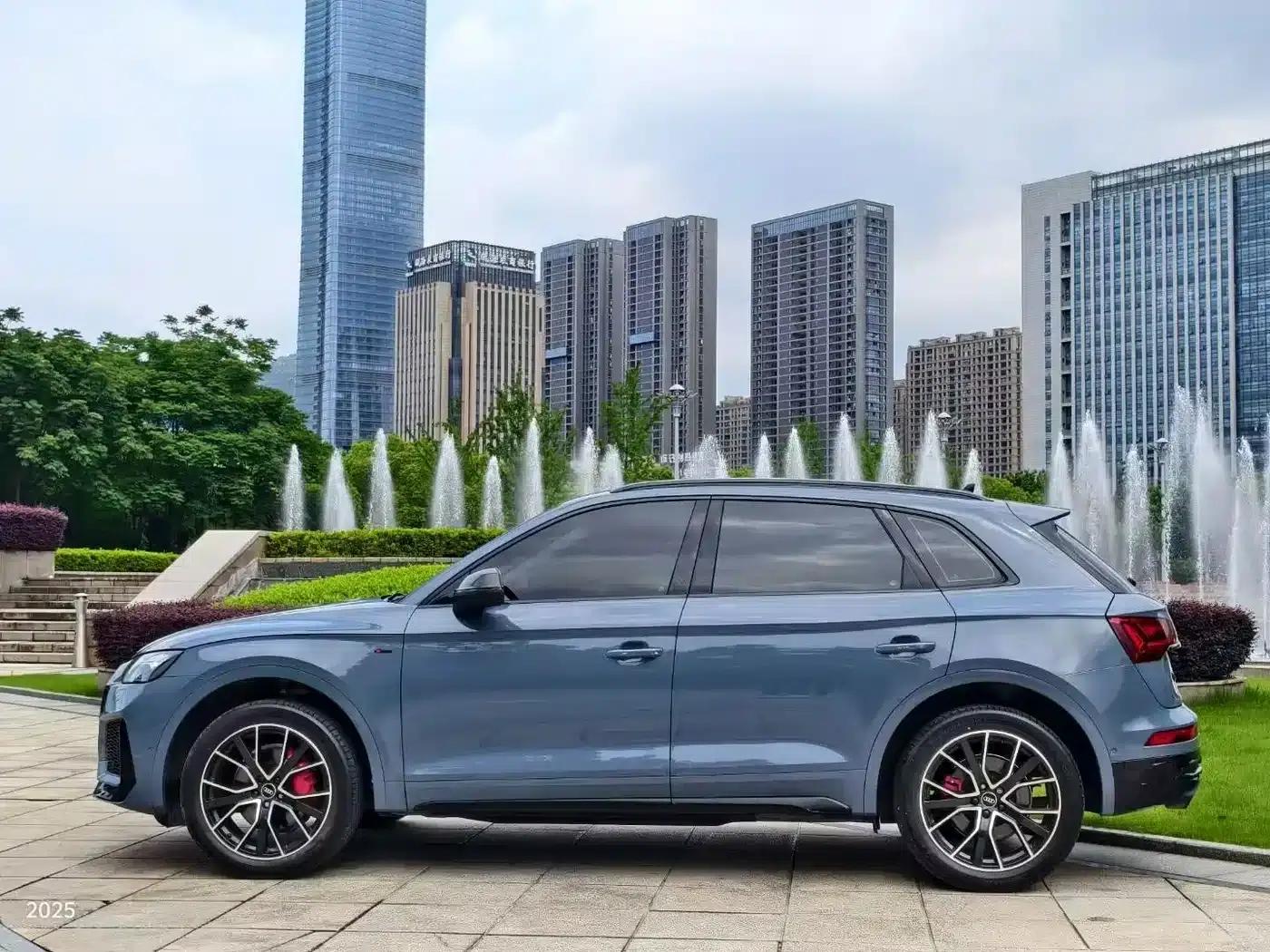 Audi Q5L 2022 40T RS Package Sport Edition — миниатюра 3