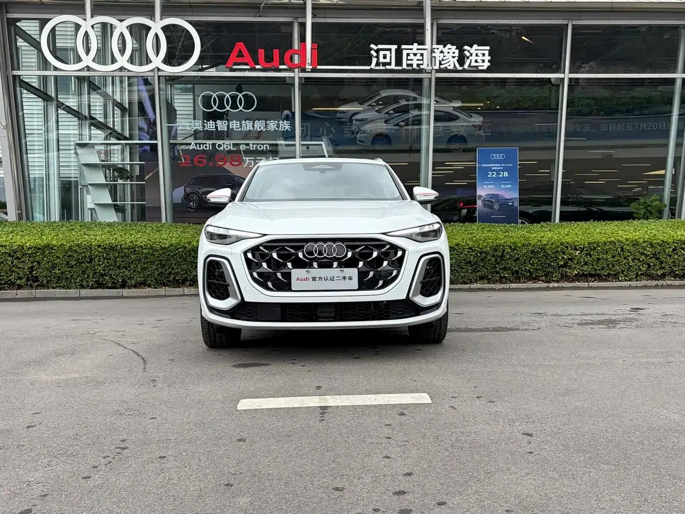 Audi Q5L 2026 2.0T Exclusive Edition for Million Users — миниатюра 2