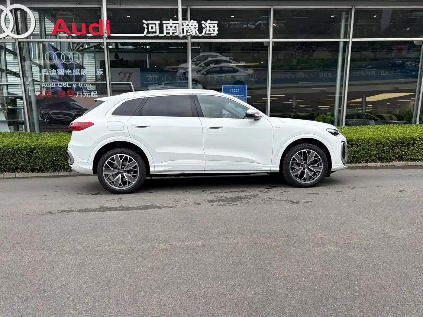 Audi Q5L 2026 2.0T Exclusive Edition for Million Users — миниатюра 3