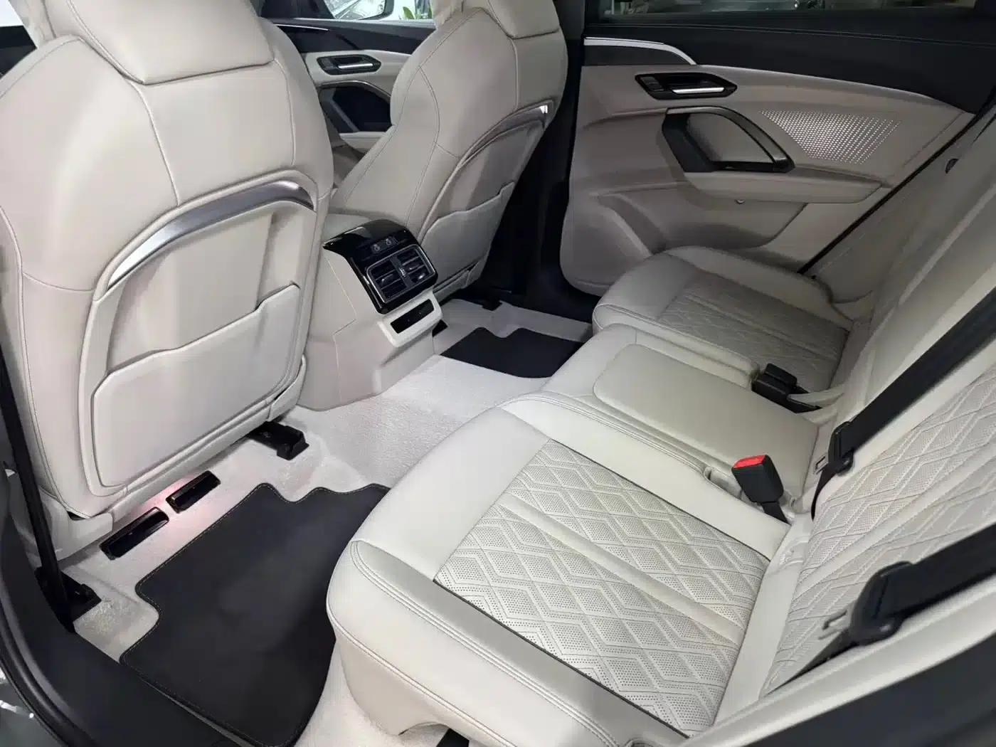Audi Q5L 2026 2.0T Exclusive Edition for Million Users — миниатюра 7