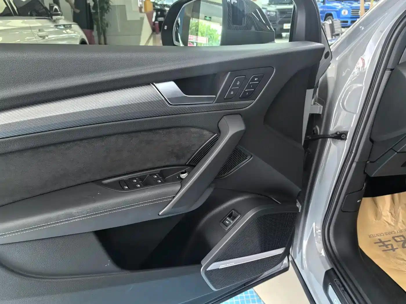 Audi Q5L Sportback 2021 40 TFSI Launch Special Edition — миниатюра 11