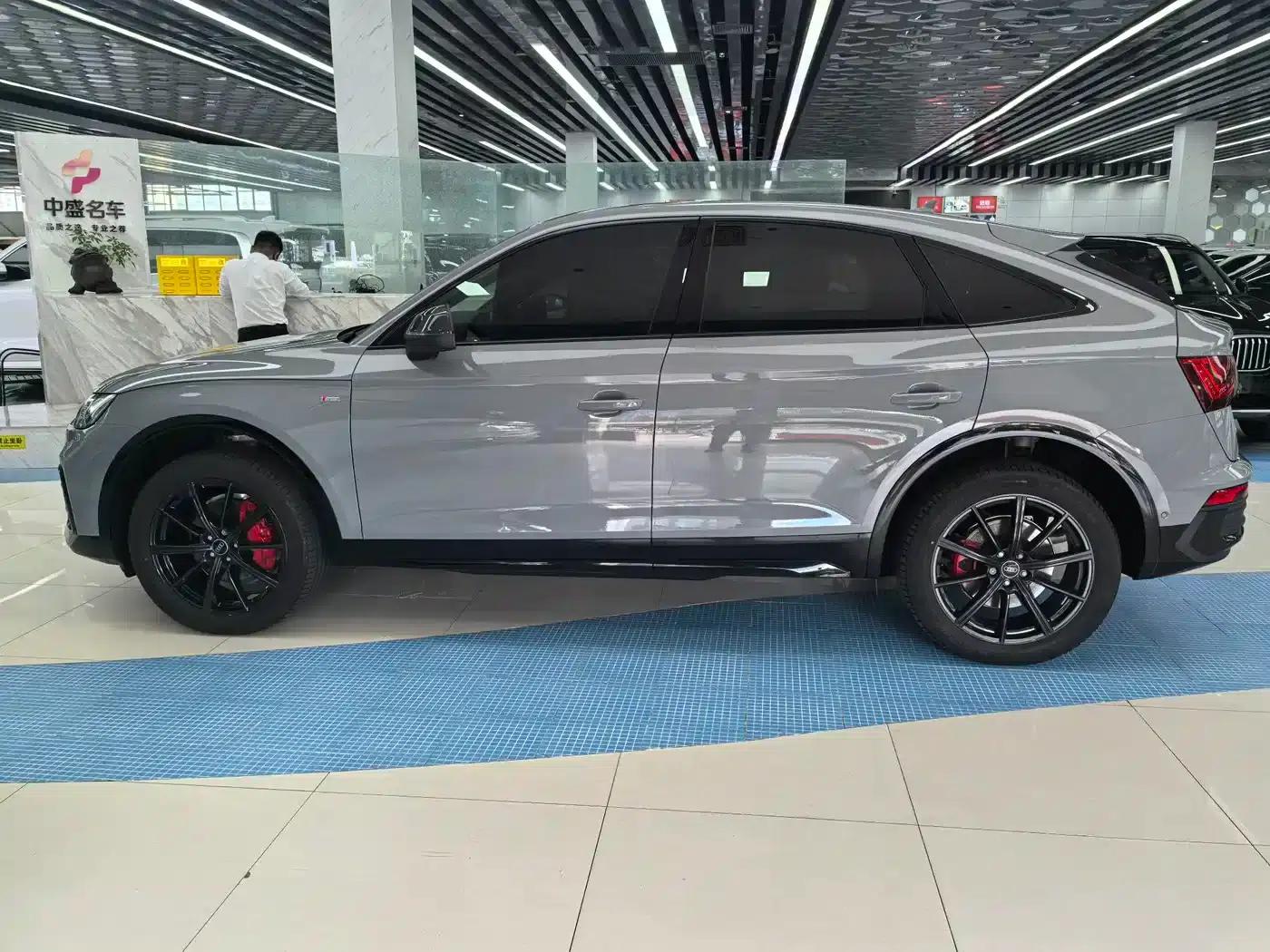 Audi Q5L Sportback 2021 40 TFSI Launch Special Edition — миниатюра 4