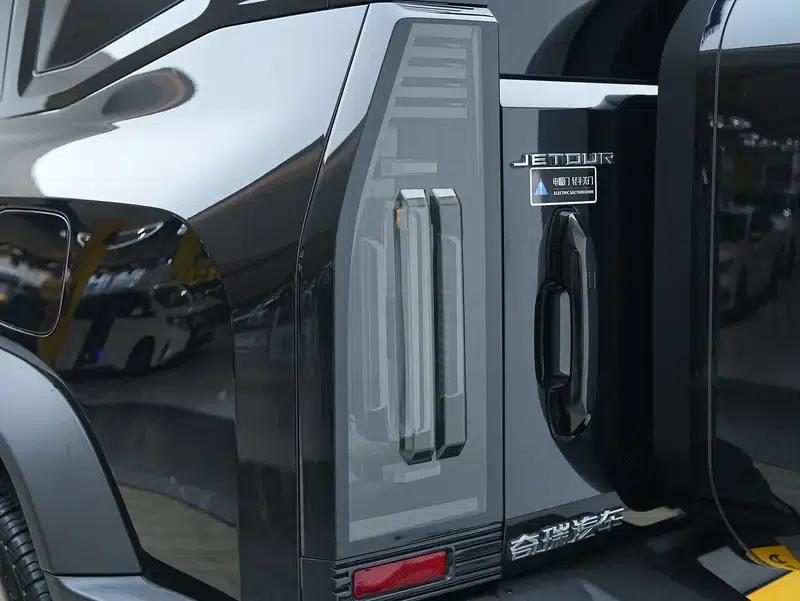 Jetour Traveler 2023 2.0TD 4WD Crossover PRO+ — миниатюра 13