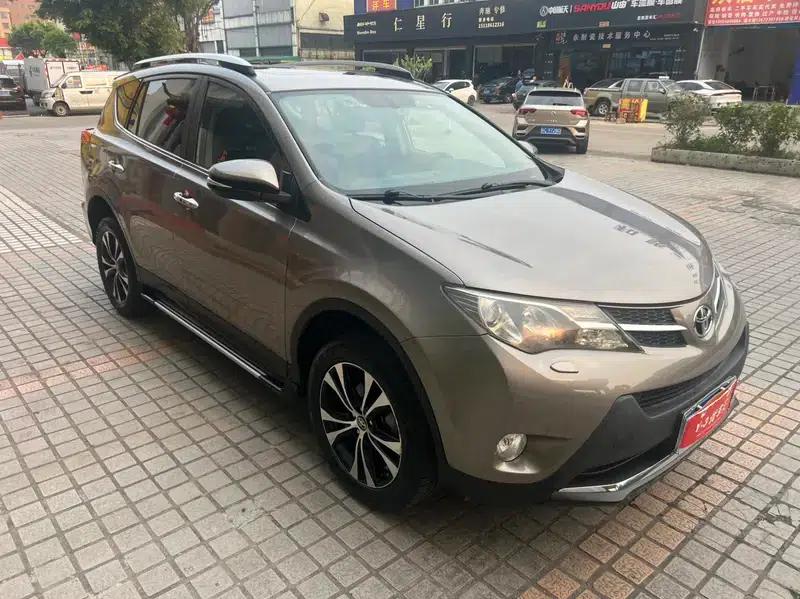 2015 RAV4 2.5L Automatic 4WD Luxury Edition — миниатюра 3