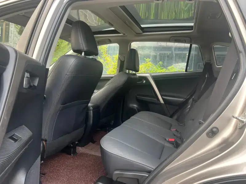 2015 RAV4 2.5L Automatic 4WD Luxury Edition — миниатюра 23