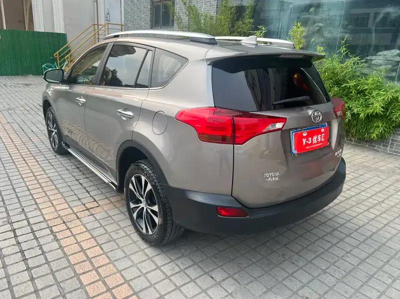 2015 RAV4 2.5L Automatic 4WD Luxury Edition — миниатюра 5