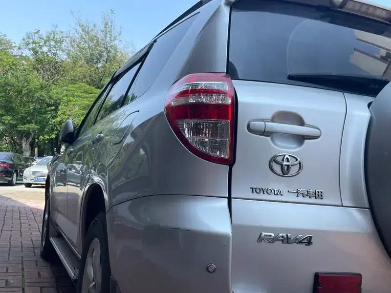 RAV4 2013 Special Edition 2.0L Automatic Classic — миниатюра 9