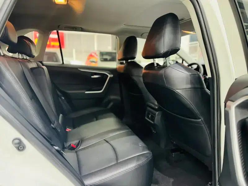 RAV4 2020 2.0L CVT 2WD Fashion Edition — миниатюра 12
