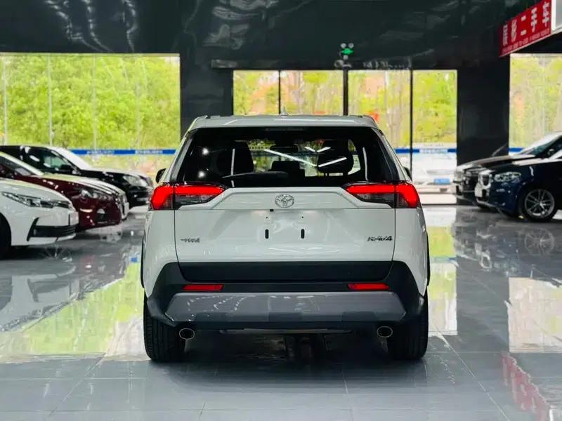 RAV4 2020 2.0L CVT 2WD Fashion Edition — миниатюра 3