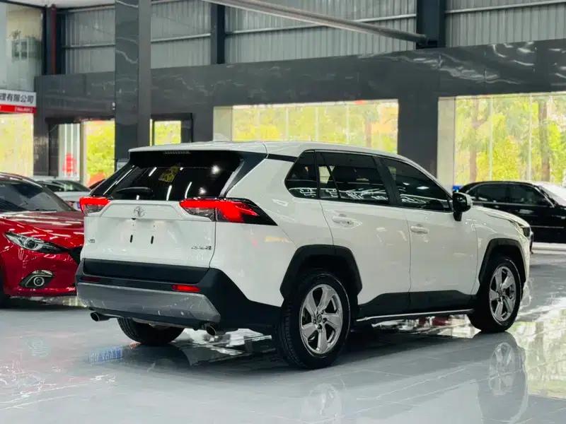 RAV4 2020 2.0L CVT 2WD Fashion Edition — миниатюра 4