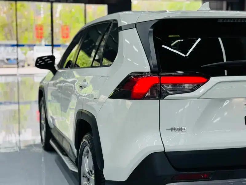 RAV4 2020 2.0L CVT 2WD Fashion Edition — миниатюра 7