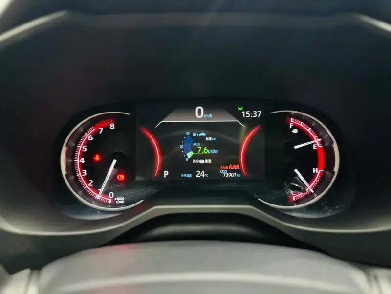 RAV4 2020 2.0L CVT 2WD Fashion Edition — миниатюра 8