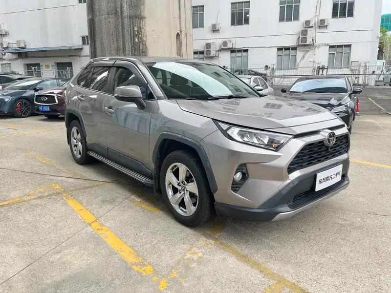 RAV4 2020 2.0L CVT 2WD Fashion Edition — миниатюра 3