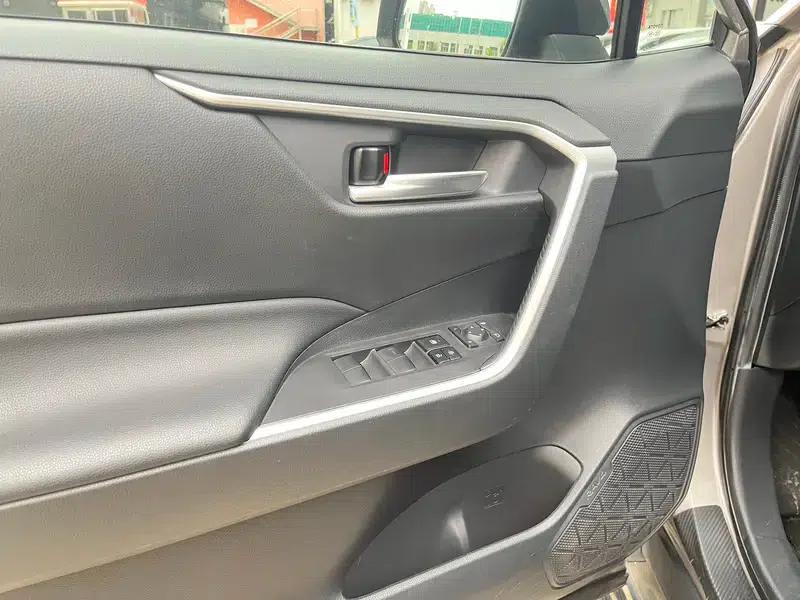 RAV4 2020 2.0L CVT 2WD Fashion Edition — миниатюра 24