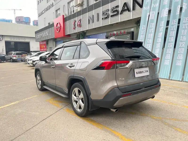 RAV4 2020 2.0L CVT 2WD Fashion Edition — миниатюра 5