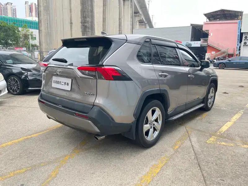 RAV4 2020 2.0L CVT 2WD Fashion Edition — миниатюра 7