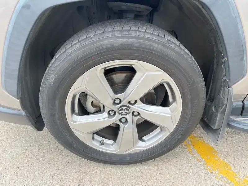 RAV4 2020 2.0L CVT 2WD Fashion Edition — миниатюра 8