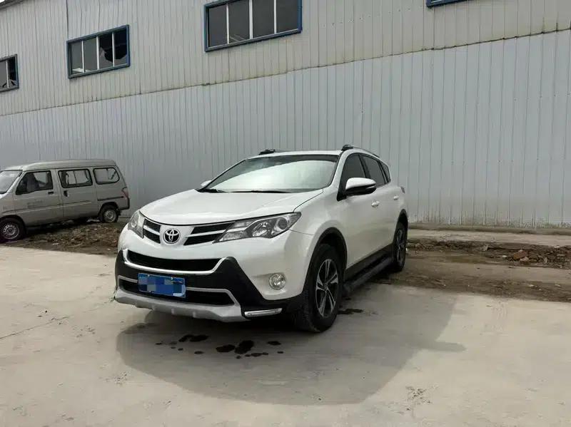 2015 RAV4 2.0L CVT 2WD Fashion Edition — миниатюра 1