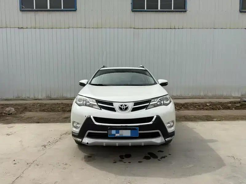 2015 RAV4 2.0L CVT 2WD Fashion Edition — миниатюра 2
