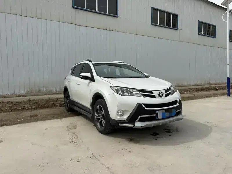 2015 RAV4 2.0L CVT 2WD Fashion Edition — миниатюра 3