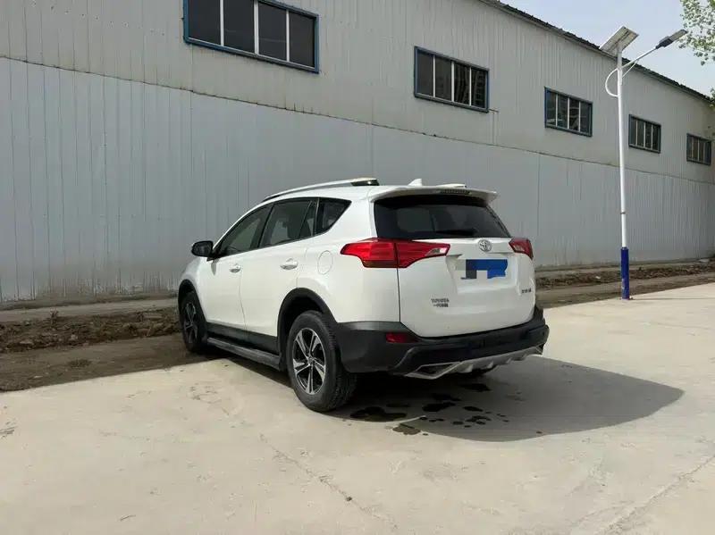 2015 RAV4 2.0L CVT 2WD Fashion Edition — миниатюра 4