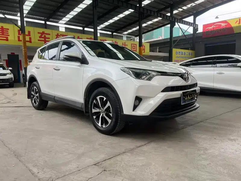 2016 RAV4 2.0L CVT 2WD Fashion Edition — миниатюра 3