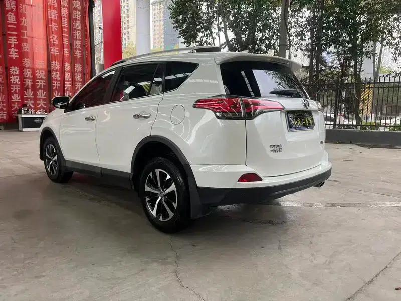 2016 RAV4 2.0L CVT 2WD Fashion Edition — миниатюра 4