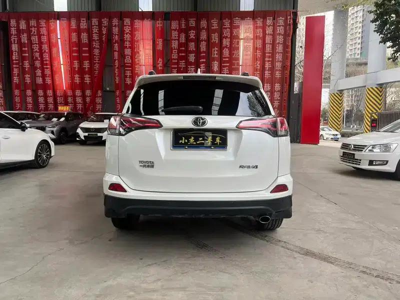 2016 RAV4 2.0L CVT 2WD Fashion Edition — миниатюра 5