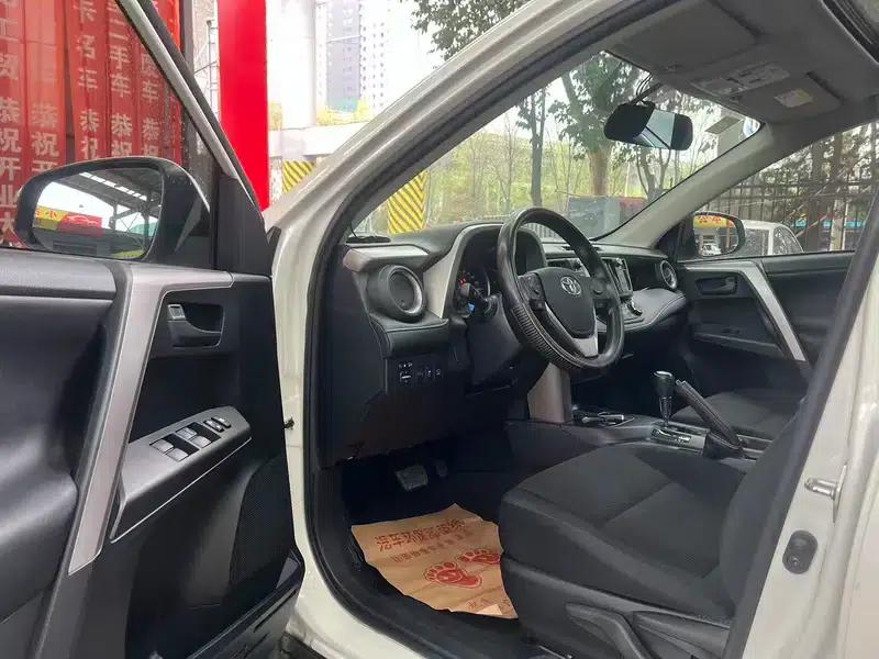 2016 RAV4 2.0L CVT 2WD Fashion Edition — миниатюра 8