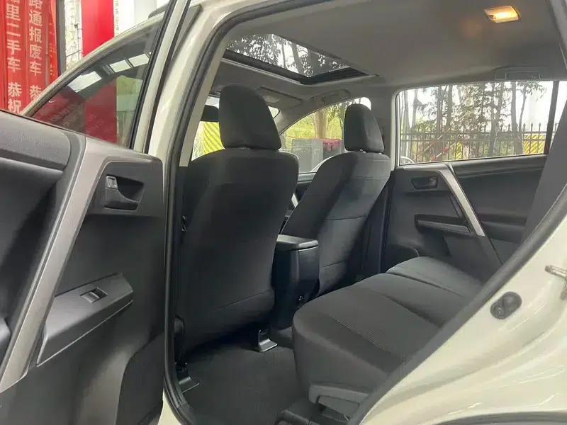 2016 RAV4 2.0L CVT 2WD Fashion Edition — миниатюра 9