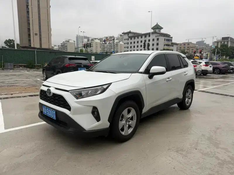 2023 RAV4 2.0L CVT 2WD Urban Edition — миниатюра 1