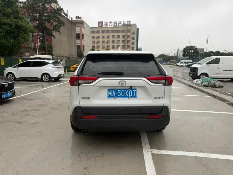 2023 RAV4 2.0L CVT 2WD Urban Edition — миниатюра 5