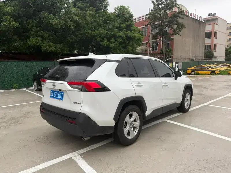 2023 RAV4 2.0L CVT 2WD Urban Edition — миниатюра 6